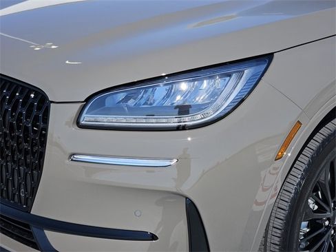 New 2026 Lincoln Corsair Premiere image 8