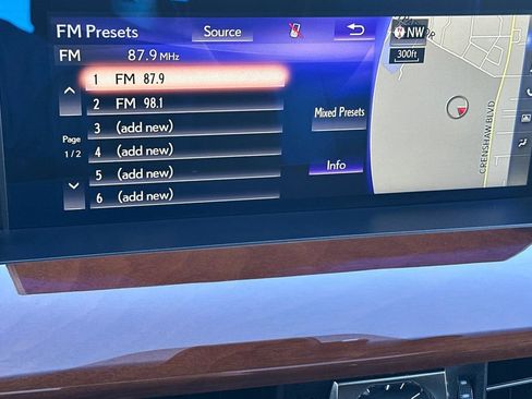 Used 2017 Lexus LX 570 4WD image 20