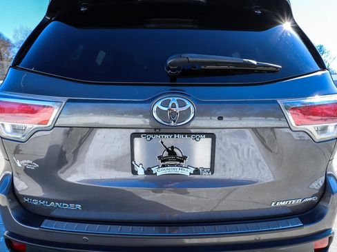 Used 2016 Toyota Highlander Limited Platinum image 42