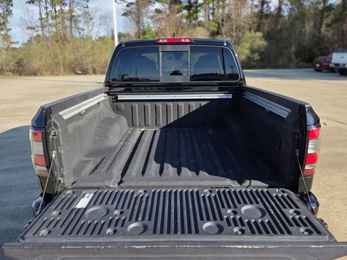 Used 2022 Nissan Frontier SV image 5