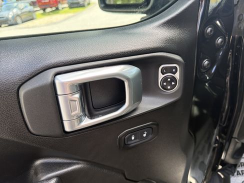 Used 2024 Jeep Wrangler Unlimited AWD/4WD image 16