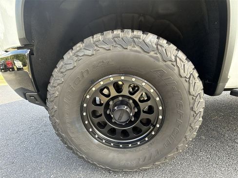 Used 2024 Chevrolet Silverado 2500 ZR2 w/ Technology Package image 33