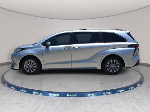 Used 2021 Toyota Sienna LE FWD image 9