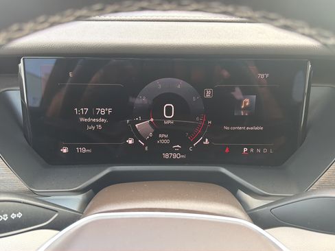 Used 2025 GMC Acadia Denali FWD image 19