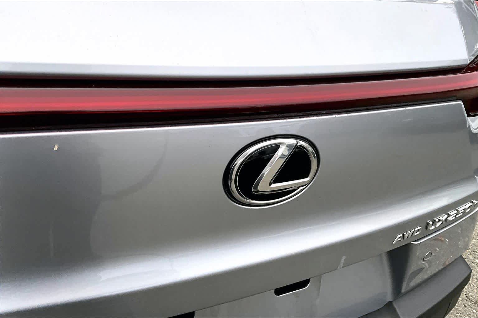 Used 2024 Lexus UX 250h AWD w/ Premium Package image 31