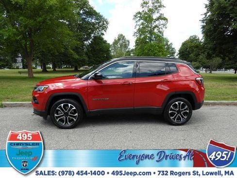 Used 2023 Jeep Compass Limited AWD/4WD image 2