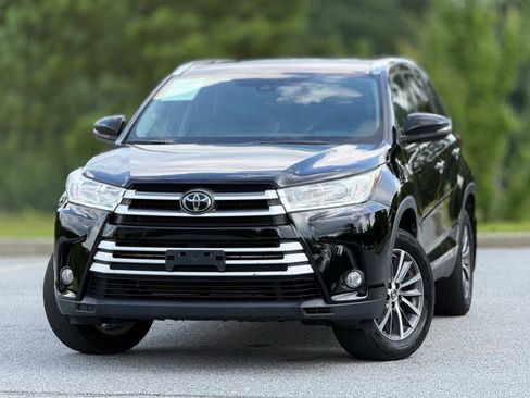 Used 2019 Toyota Highlander XLE AWD/4WD image 2