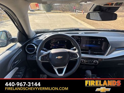 Used 2025 Chevrolet Trax LT w/ LT Convenience Package image 40