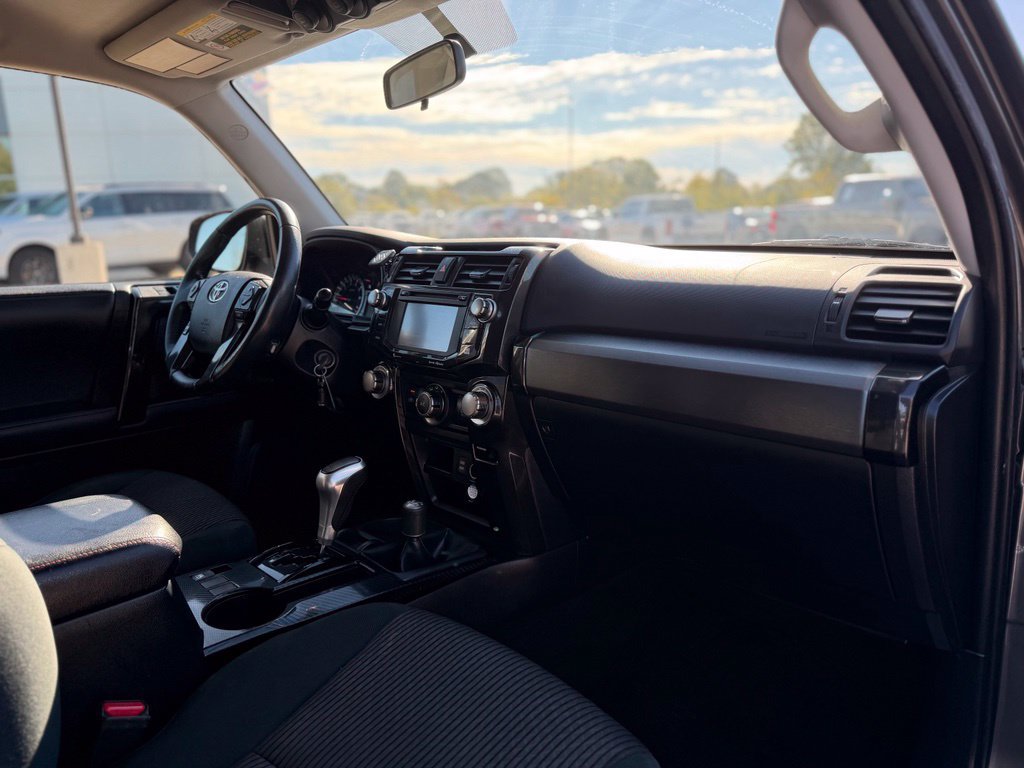 Used 2018 Toyota 4Runner TRD Off-Road AWD/4WD image 9