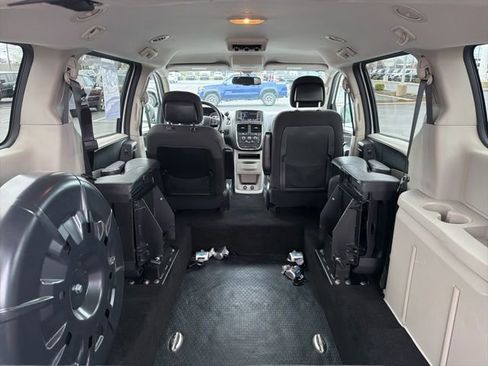 Used 2018 Dodge Grand Caravan SE w/ UConnect Hands-Free Group FWD image 28