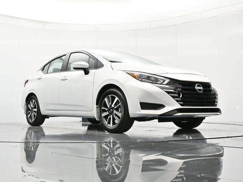 New 2025 Nissan Versa SV w/ Trunk Package FWD image 33