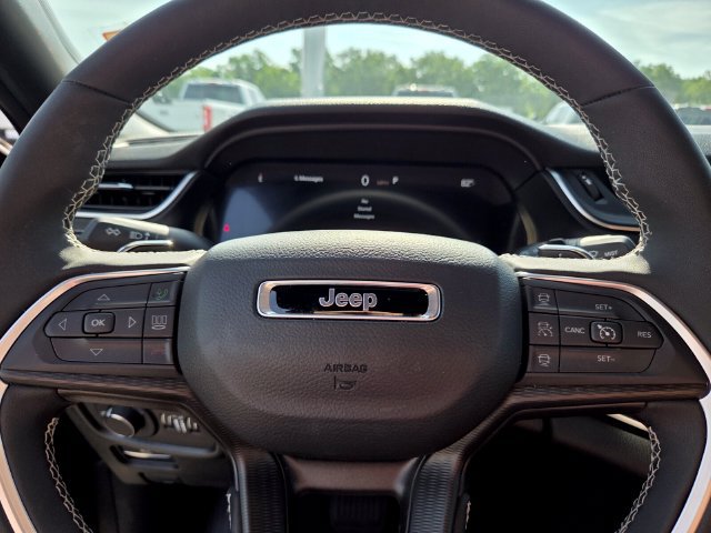 Used 2025 Jeep Grand Cherokee L Altitude AWD/4WD image 24