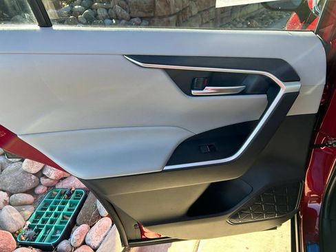 Used 2025 Toyota RAV4 XLE w/ Convenience Package image 20