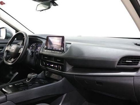 Used 2025 Nissan Rogue SV FWD image 16