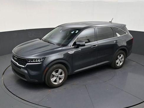 Used 2023 Kia Sorento LX FWD image 12