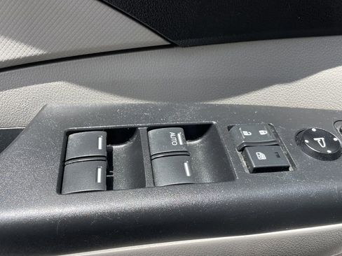 Used 2013 Honda CR-V LX image 17