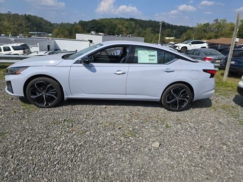 New 2025 Nissan Altima 2.5 SR image 2