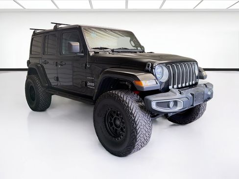 Used 2019 Jeep Wrangler Unlimited Sahara AWD/4WD image 3