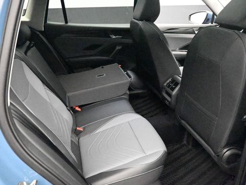 New 2026 Volkswagen Tiguan SE FWD image 27