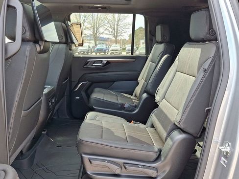 New 2026 Chevrolet Suburban High Country AWD/4WD image 6