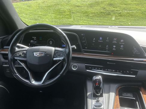 Used 2021 Cadillac Escalade Premium Luxury AWD/4WD image 12