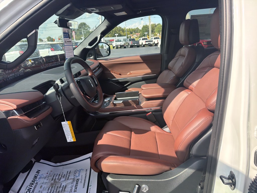 New 2027 Lincoln Navigator Reserve AWD/4WD image 13