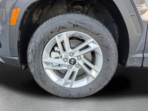 Certified 2025 Hyundai Tucson SE image 11