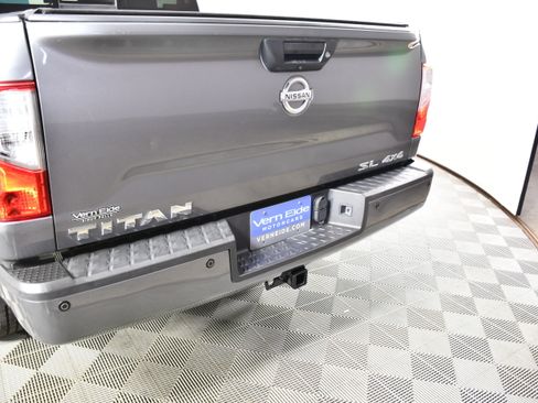 Used 2017 Nissan Titan SL AWD/4WD image 15