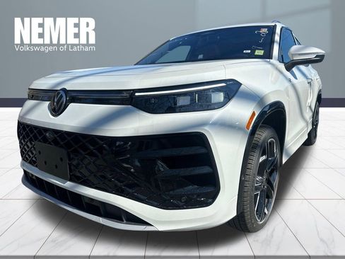 New 2026 Volkswagen Tiguan SEL R-Line image 1