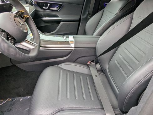 Used 2025 Mercedes-Benz GLC 300 image 16