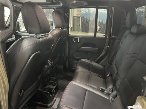 Certified 2025 Jeep Gladiator Rubicon AWD/4WD image 15