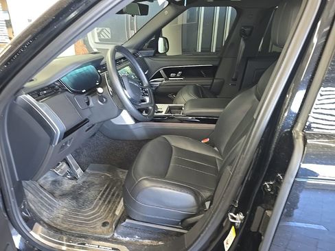 Used 2025 Land Rover Range Rover Long Wheelbase SE image 6