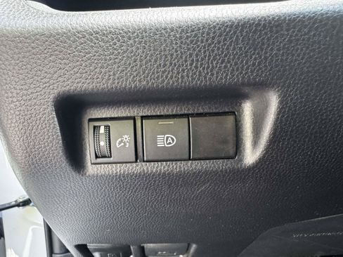 Used 2025 Toyota RAV4 XLE AWD/4WD image 19