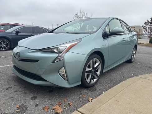 Used 2016 Toyota Prius Three Touring image 2