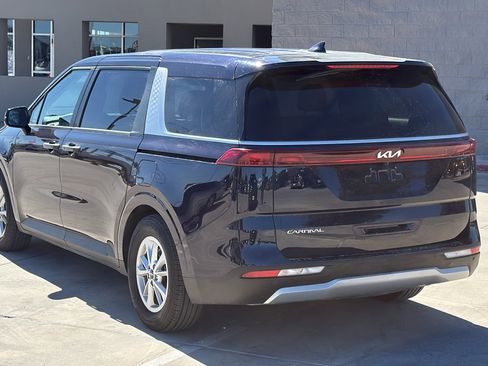 Used 2024 Kia Carnival LX image 3