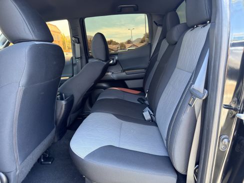 Used 2021 Toyota Tacoma TRD Sport w/ Technology Package RWD image 18