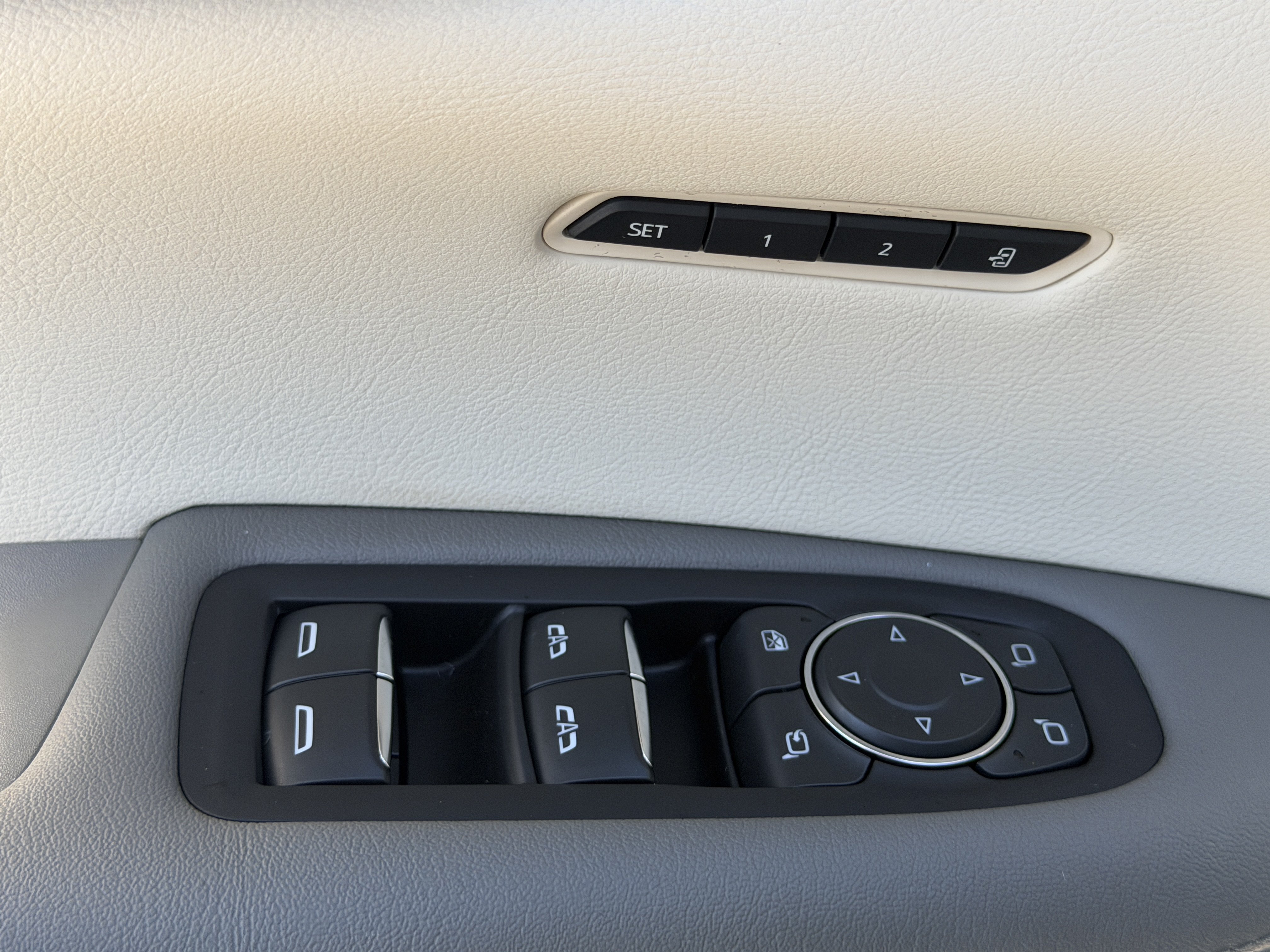 Certified 2022 Cadillac XT5 Premium Luxury FWD image 17