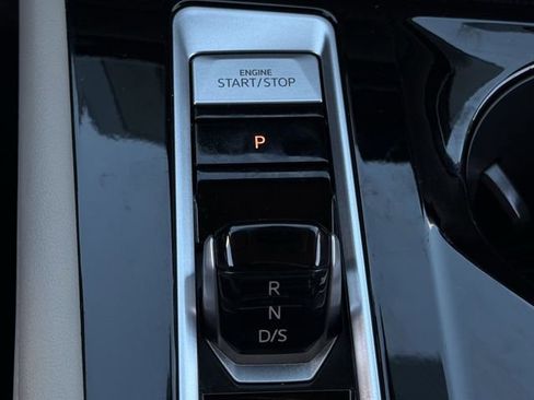 Used 2025 Volkswagen Atlas SE AWD/4WD image 19