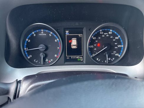 Used 2018 Toyota RAV4 XLE AWD/4WD image 32