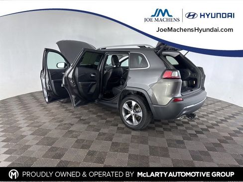 Used 2019 Jeep Cherokee Limited image 18