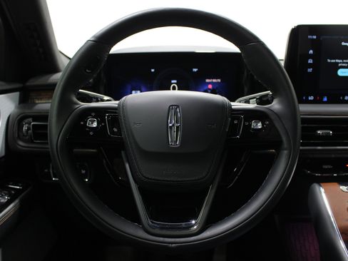 Used 2025 Lincoln Aviator Black Label AWD/4WD image 12