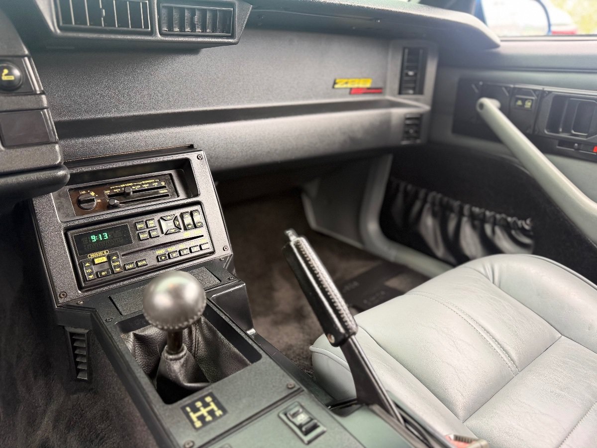 Used 1992 Chevrolet Camaro Z28 RWD image 14