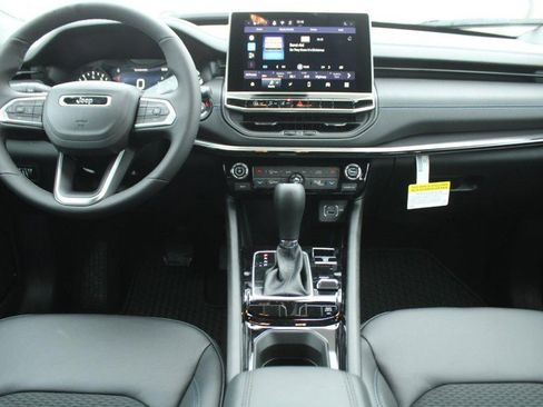 New 2026 Jeep Compass Latitude image 5