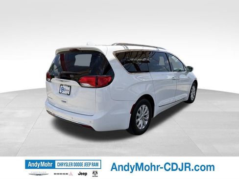 Used 2019 Chrysler Pacifica Touring-L FWD image 7