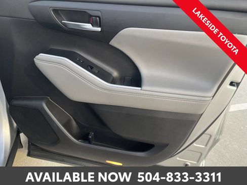 Used 2023 Toyota Highlander L image 19