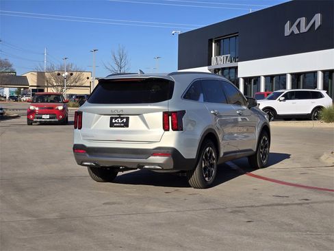 New 2026 Kia Sorento S w/ S Panoramic Sunroof Package image 4