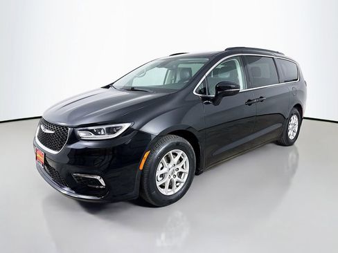 Used 2022 Chrysler Pacifica Touring-L image 3