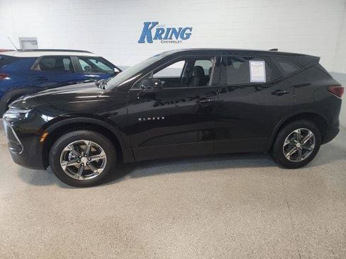 Used 2025 Chevrolet Blazer LT AWD/4WD image 11