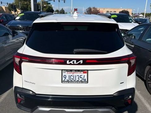 Used 2024 Kia Seltos EX AWD/4WD image 2
