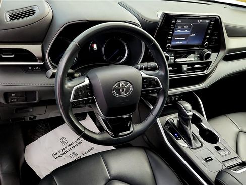 Certified 2021 Toyota Highlander XLE image 29